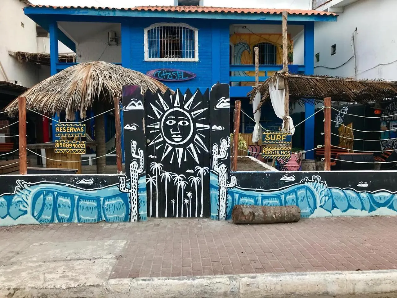 Maraca Surf Hostel contacts
